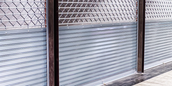 Reformas Integrales de Tiendas y Locales  Comerciales San Juan de Alicante · Instalación de  Ventanas y Persianas Comerciales